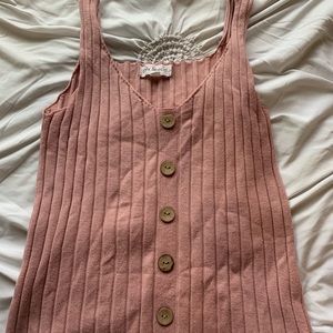 Pink tank top with brown buttons